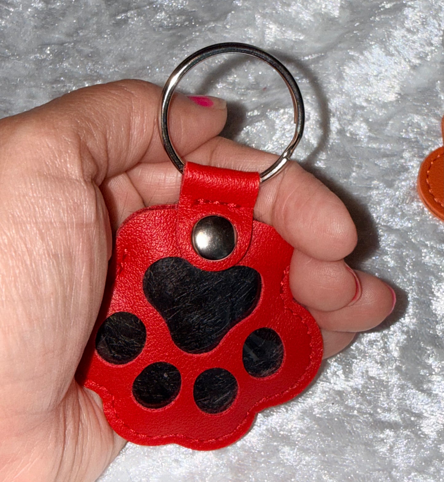 Dog paw memorial keychain *Colors Sent at random