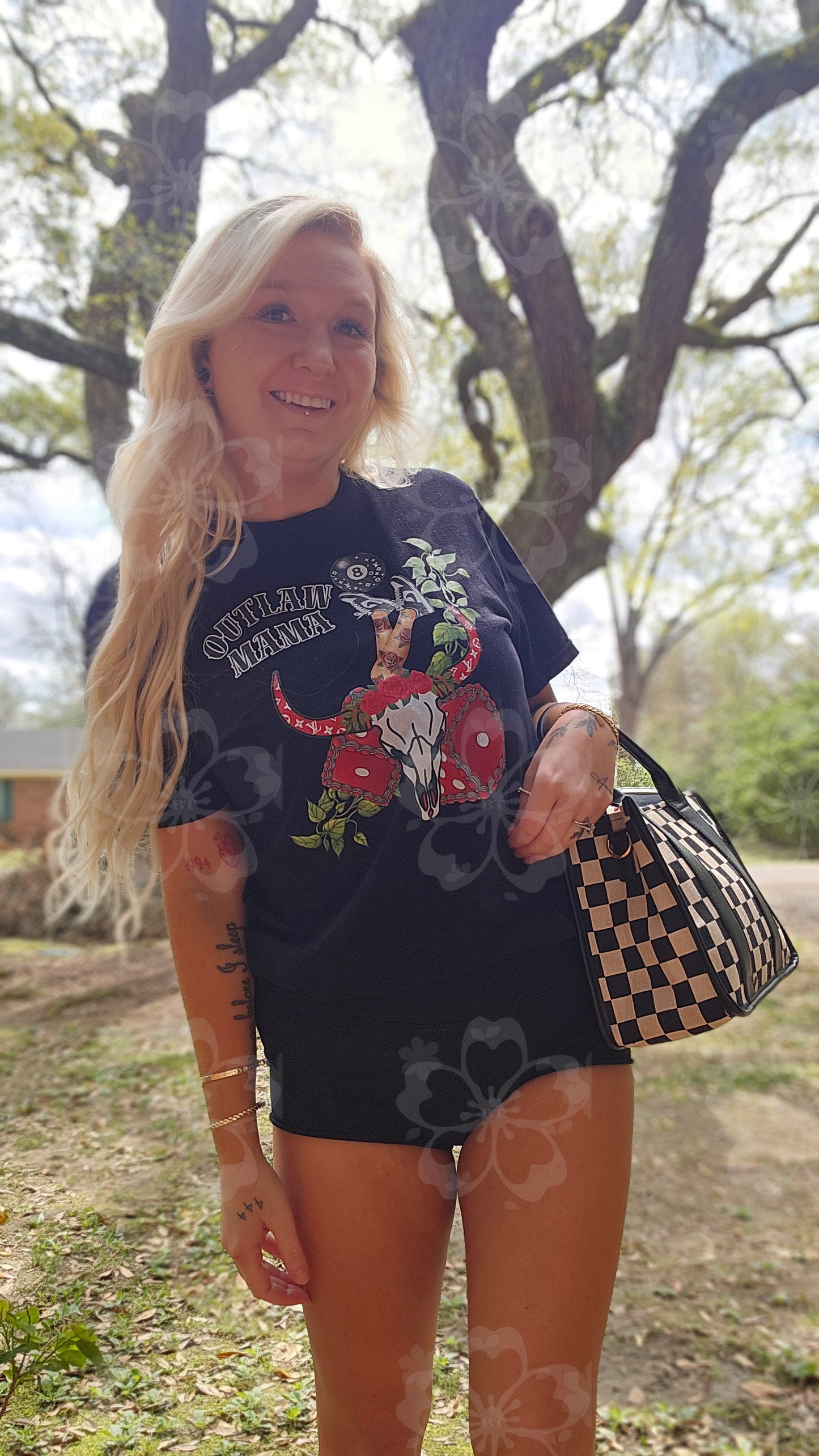 Outlaw Mama Tee